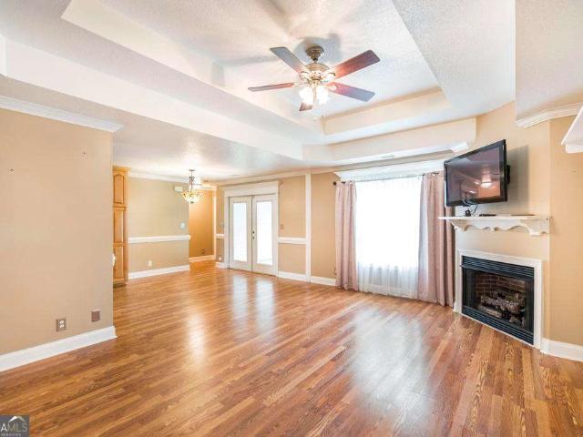 390 Eastman Highway