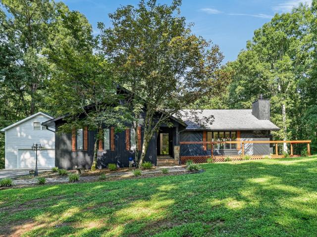 390 Lakeview Trl