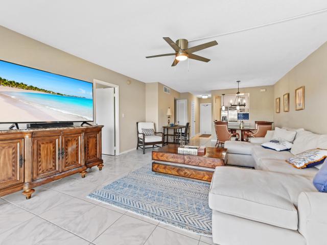 390 N Federal Hwy, Unit 202, Deerfield Beach, FL 33441 | MLS #R11158