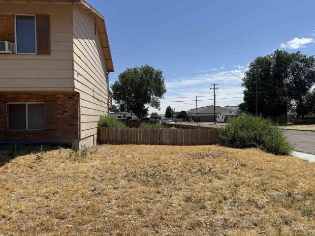 390 S 10th E