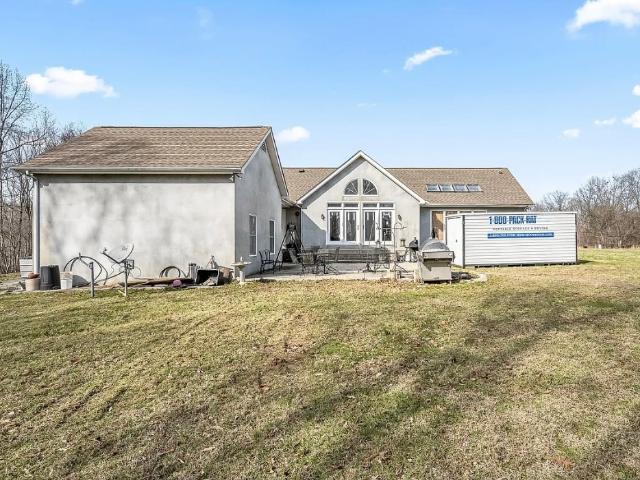 390 Paradise Ln