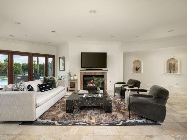 3919 Via Valle Verde