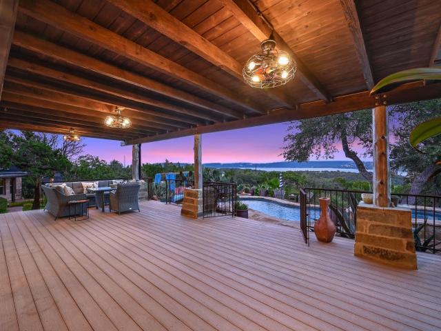 3911 Lago Vista Dr