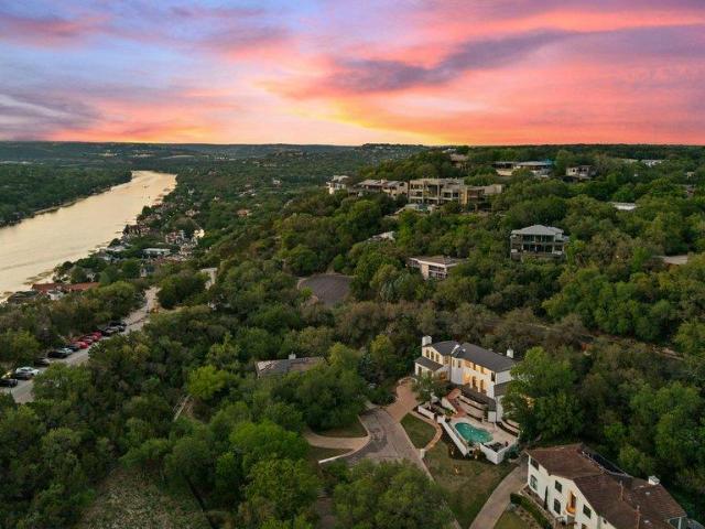 3913 Bonnell Dr