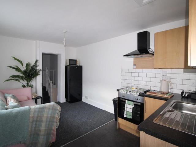 391 Cowbridge Road East, Canton, CF5 1 bed flat to rent £600 pcm £138 pw