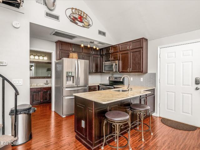 391 Moytoy Rd U 206