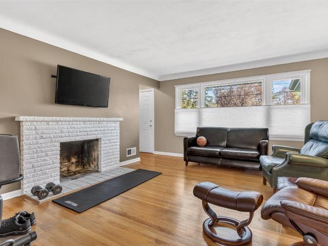 3923 Croyden Avenue