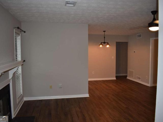 3923 Woodridge Way
