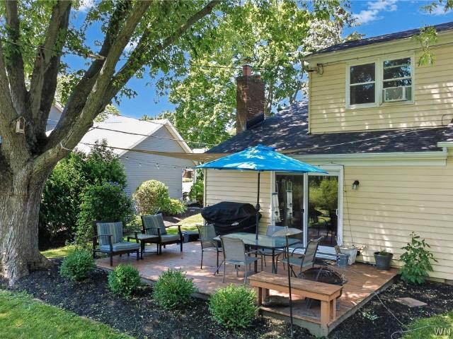 392 Hawthorne Place