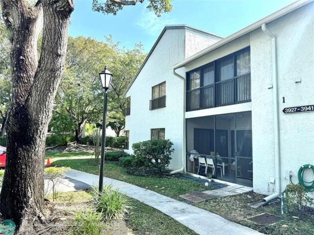 3939 Carambola Cir N, 3 beds, 2 full baths