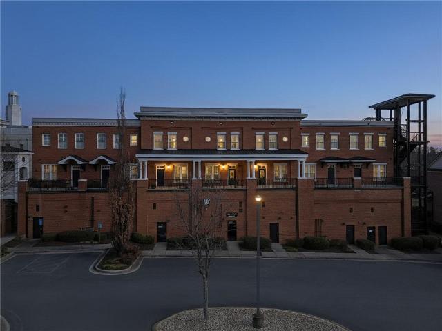 3930 Charleston Market St 221