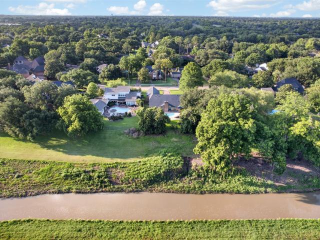 3931 Pleasant Valley Drive