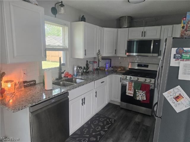 3933 Sylvia Lane