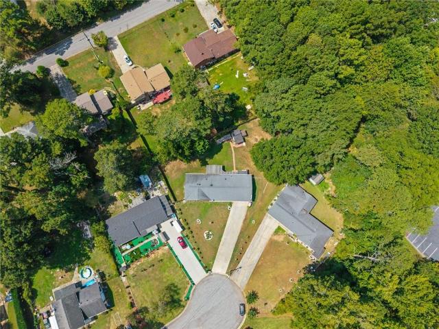 393 Greenleaf Court NW