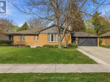 London, Ontario - Garden, Parking, Equipped kitchen