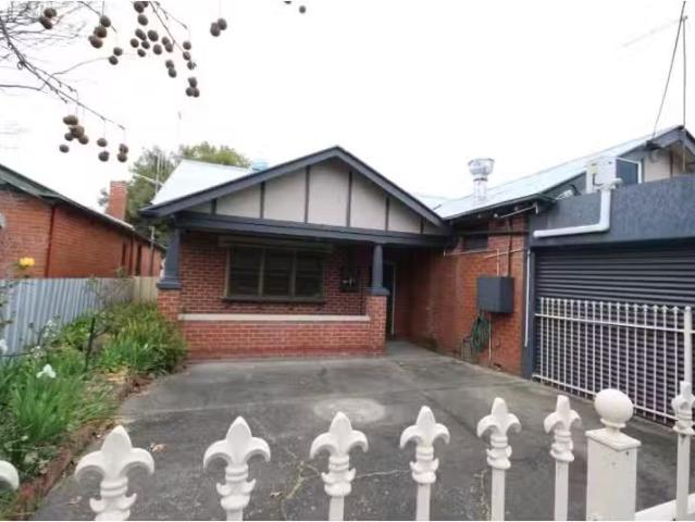 393 North Street, ALBURY House for rent Listed by Sherryn Orr.