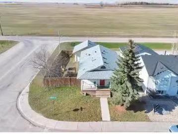 Strathaven, Strathmore, Alberta - Parking