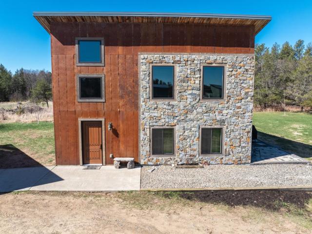 393 West Avenue, Nevis, US, MN
