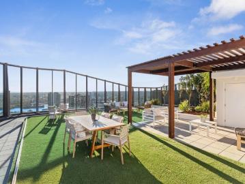 393sqm of Sky High Luxury with Sweeping 270 Degree Panoramas