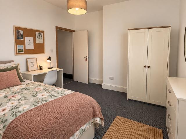 394, Manchester M14 1 bed house of multiple occupation to rent £625 pcm £144 pw