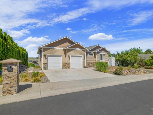 3954 Foothills Dr