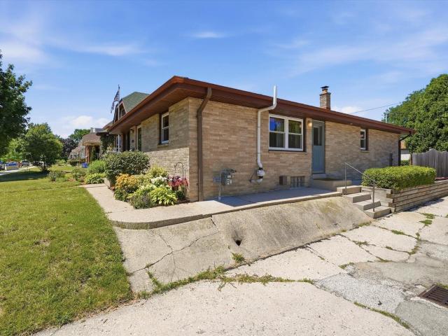 3956 E Edgerton Ave