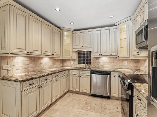 3950 Dundee Road # 203