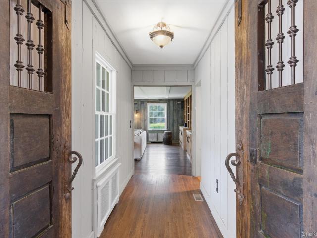 395 W Neck Road