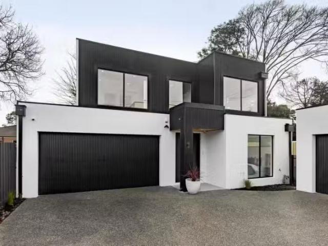 395A Mt Dandenong Rd, Croydon VIC 3136 House For Lease
