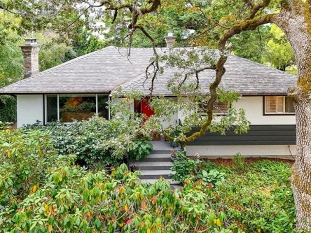 3960 Cumberland Rd, Saanich, BC, V8P 3J8 house for sale | Listing ID 1048 | Royal LePage