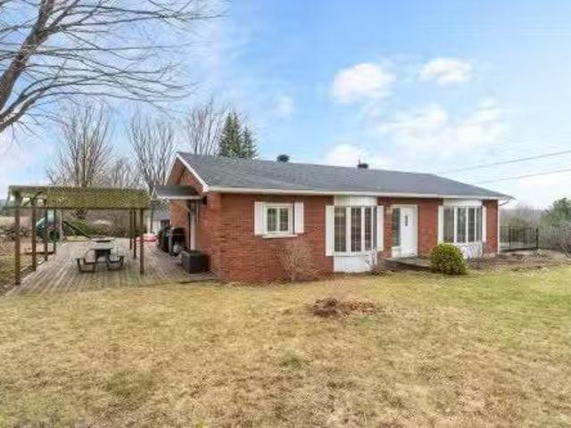 3960 Rue Principale, Dunham, QC, J0E 1M0 house for sale Lis.