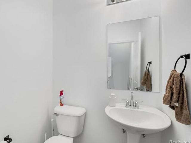 3971 Trailwaycommons Cir, Auburn Hills, MI 48326