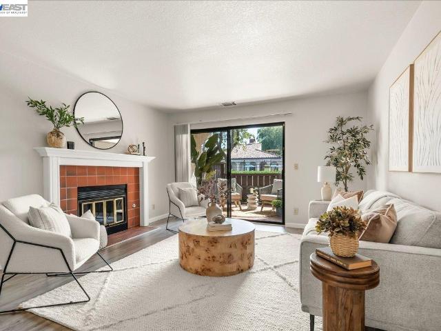 39843 Cedar Blvd 118