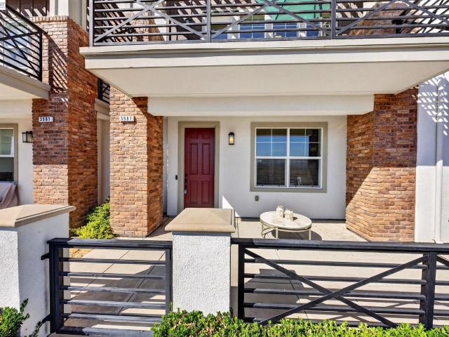 3987 Dobbins Loop