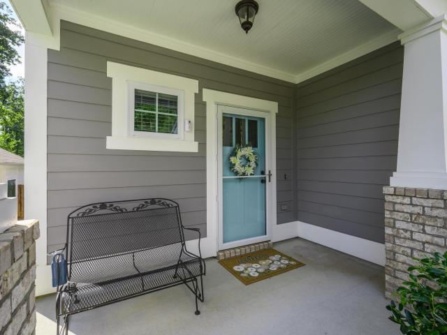 3991 Valley Manor