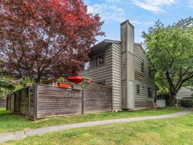 39 1910 Cedar Village Crescent, North Vancouver, BC, V7J 3M5 townhouse for sale | Listing ID R3136 | Royal LePage