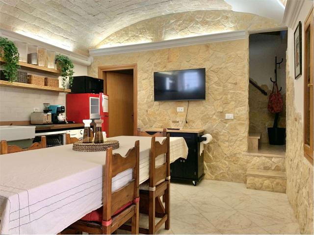 39 328 4293872 Whatsapp Bellissima casa in affitto nel centro storico