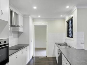39 Walana CrescentKooringal NSW 2650, Australia