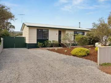 39 Wellington Avenue, SELLICKS BEACH, SA 5174 House for Rent