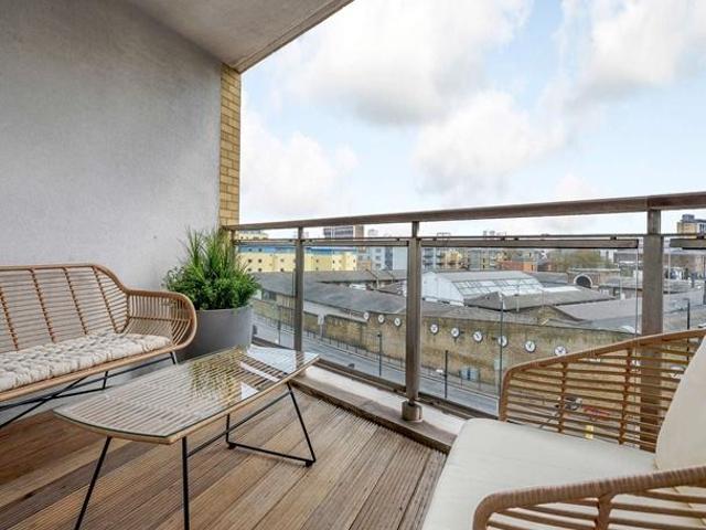 39 Westferry Circus, E14 2 bed flat to rent £3,805 pcm £878 pw