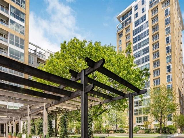 39 Westferry Circus, London E14 2 bed flat to rent £4,078 pcm £941 pw