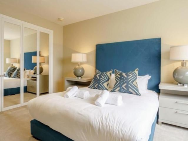 39 Westferry Circus, 39 Westferry Circus, London E14, 2 bed flat to rent, £4,095 pcm | PrimeLocation