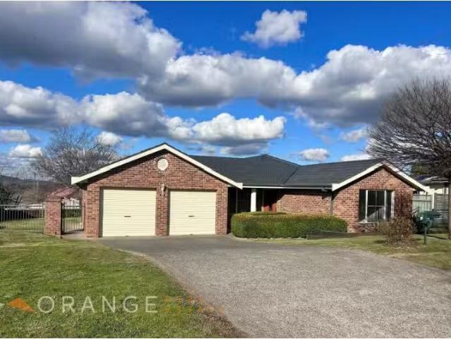 39 Amana Circuit, Orange House for rent Listed by Fiona Smith.