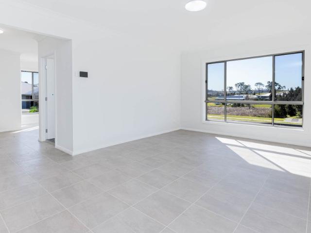 39 Avocet Street, Aberglasslyn NSW 2320 House For Rent | Domain