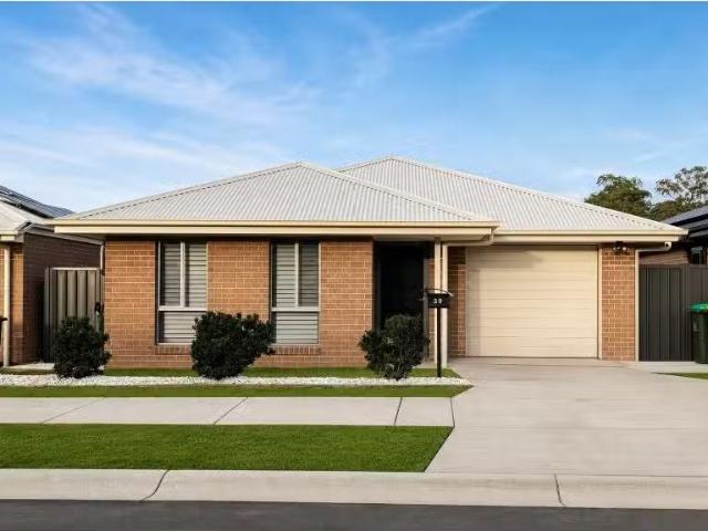 39 Bradman Drive, Woongarrah House for rent Listed by Abbie A.