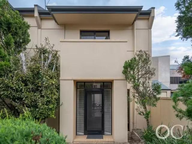 3/9 Bristol Street, Eastwood Townhouse for rent Listed by Eri.