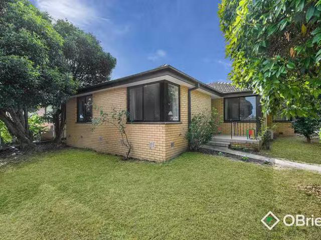 39 Bunarong Drive, Frankston, VIC 3199