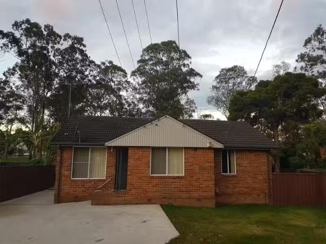 39 Bundemar St, MILLER House for rent Listed by Gavin Belci.
