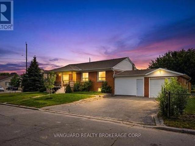 39 Camborne Avenue, Toronto, ON, M3M 2P9 house for sale | Listing ID W13597 | Royal LePage