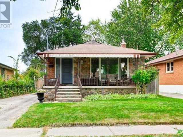 39 Calumet Crescent, Toronto, ON, M1H 1W4 house for sale | Listing ID E13846 | Royal LePage